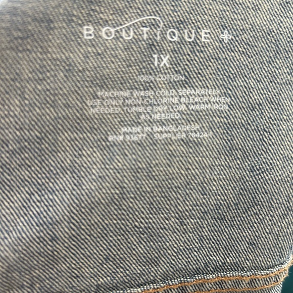 Boutique Jean jacket with star and pearl like studs, size 1X - Picture 6 of 6